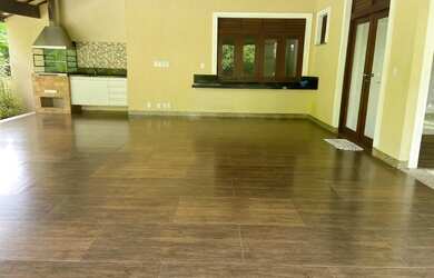 Imagem: A casa em condomínio possui 3 Dormitórios, 1 Banheiro, 4 Vagas