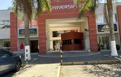 Imagem: O apartamento possui 1 Dormitório, 1 Banheiro, 1 Vaga na garagem