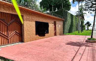 Imagem: A casa possui 4 Dormitórios, 4 Banheiros, 2 Vagas na garagem