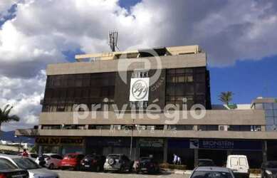 Imagem: O depósito possui 1 Vaga na garagem e 32m² de Área e está