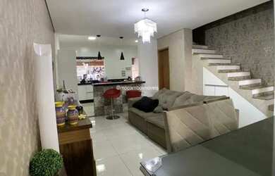 Imagem: A casa possui 3 Dormitórios, 3 Banheiros, 2 Vagas na garagem