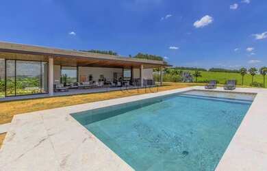 Imagem: A casa em condomínio possui 5 Dormitórios, 2 Banheiros, 5