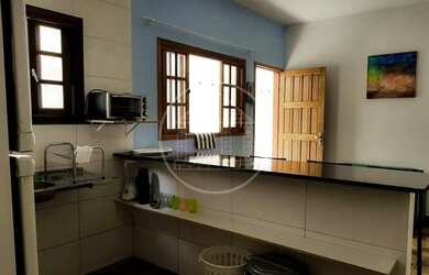 Imagem: A casa possui 2 Dormitórios, 2 Banheiros, 2 Vagas na garagem