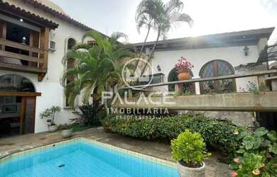 Imagem: A casa possui 3 Dormitórios, 2 Banheiros, 4 Vagas na garagem