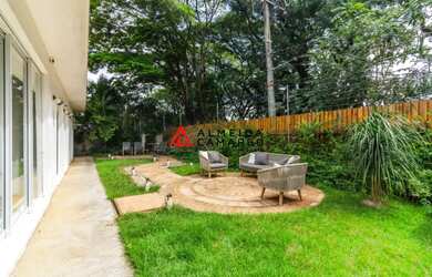 Imagem: A casa possui 4 Dormitórios, 4 Banheiros, 4 Vagas na garagem