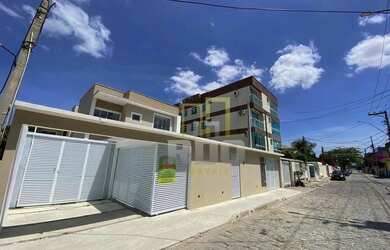 Imagem: A casa possui 3 Dormitórios, 4 Banheiros, 2 Vagas na garagem