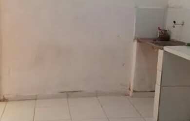 Imagem: A casa possui 4 Dormitórios, 1 Banheiro, 4 Vagas na garagem