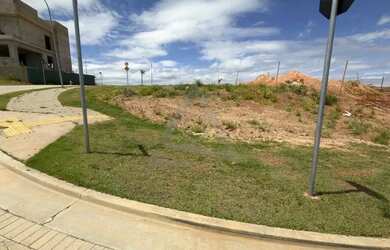 Imagem: O terreno à venda possui 480m² de Área e está localizado