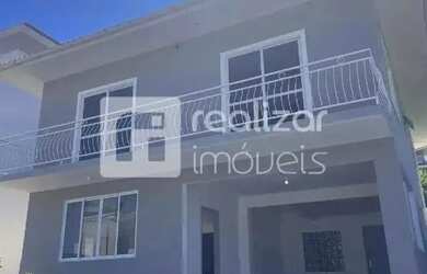 Imagem: A casa possui 4 Dormitórios, 3 Banheiros, 2 Vagas na garagem