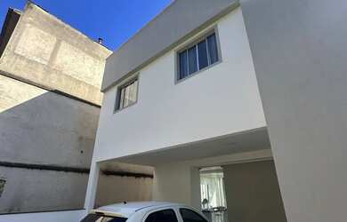 Imagem: A casa possui 3 Dormitórios, 4 Banheiros, 3 Vagas na garagem