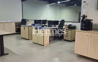 Imagem: O depósito possui 4 Vagas na garagem, 250m² de Área e está