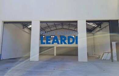 Imagem: A casa possui 1 Dormitório, 4 Banheiros, 350m² de Área e