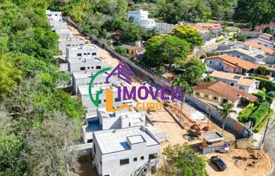 Imagem: A casa em condomínio possui 3 Dormitórios, 3 Banheiros, 221m²