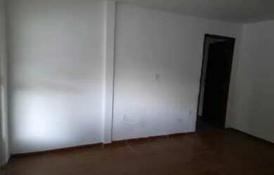 Imagem: A casa possui 1 Dormitório, 1 Banheiro, 5 Vagas na garagem