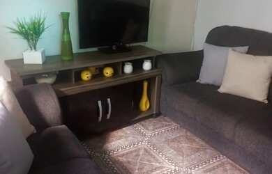 Imagem: A casa possui 2 Dormitórios, 1 Banheiro, Churrasqueira, Varanda