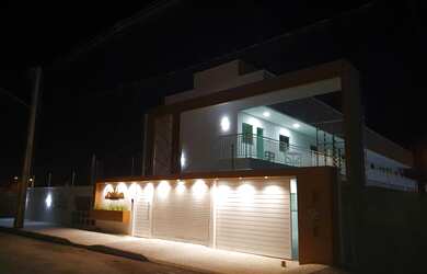 Imagem: O apartamento possui 2 Dormitórios, 2 Vagas na garagem e está