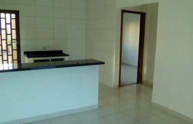 Imagem: A casa possui 2 Dormitórios, 2 Banheiros, 4 Vagas na garagem