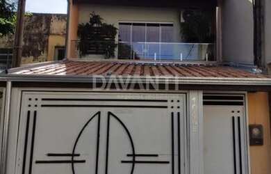 Imagem: A casa possui 3 Dormitórios, 3 Banheiros, 1 Vaga na garagem