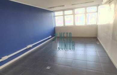 Imagem: O depósito possui 2 Vagas na garagem, 359m² de Área e está