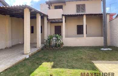 Imagem: A casa possui 2 Dormitórios, 3 Banheiros, 4 Vagas na garagem