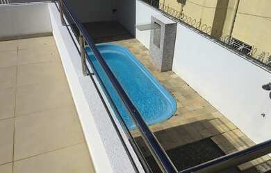 Imagem: A casa possui 3 Dormitórios, 3 Banheiros, 4 Vagas na garagem