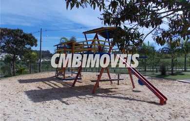 Imagem: A casa possui 5 Dormitórios, 5 Banheiros, 4 Vagas na garagem