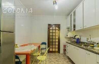 Imagem: O depósito possui 5 Vagas na garagem, 318m² de Área e está