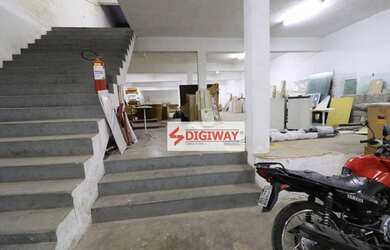 Imagem: O depósito possui 5 Vagas na garagem, 1.474m² de Área e