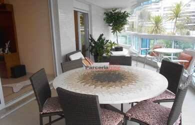 Imagem: O apartamento possui 4 Dormitórios, 5 Banheiros, 4 Vagas na