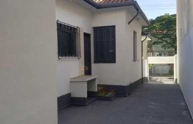 Imagem: O depósito possui 5 Vagas na garagem, 83m² de Área e está