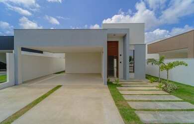 Imagem: A casa possui 3 Dormitórios, 3 Banheiros, 2 Vagas na garagem