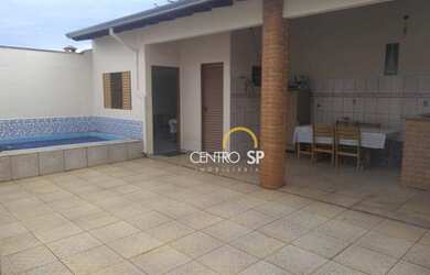 Imagem: A casa possui 2 Dormitórios, 2 Banheiros, 2 Vagas na garagem