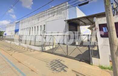 Imagem: O depósito possui 5 Vagas na garagem e 2302m² de Área e está