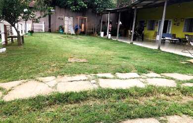 Imagem: A casa em condomínio possui 3 Dormitórios, 1 Banheiro, 2 Vagas