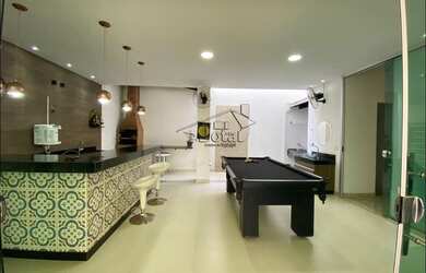 Imagem: A casa possui 3 Dormitórios, 3 Banheiros, 2 Vagas na garagem