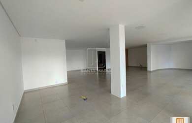 Imagem: O depósito possui 4 Vagas na garagem, 333m² de Área e está