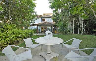 Imagem 12: Casa contemporânea no meio de reserva ecológica