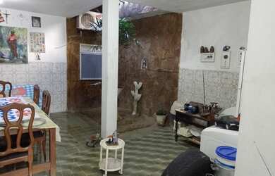 Imagem: A casa possui 2 Dormitórios, 1 Banheiro, 1 Vaga na garagem