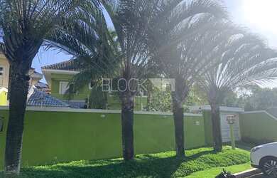 Imagem: A casa em condomínio possui 4 Dormitórios, 5 Banheiros, 3