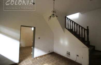 Imagem: A casa possui 2 Dormitórios, 2 Banheiros, 2 Vagas na garagem