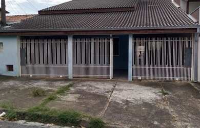 Imagem: A casa possui 3 Dormitórios, 3 Banheiros, 5 Vagas na garagem