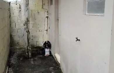 Imagem: A casa possui 2 Dormitórios e 1 Banheiro e está localizado