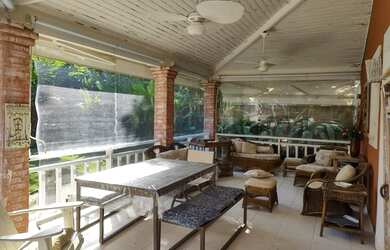 Imagem: A casa em condomínio possui 5 Dormitórios, 5 Banheiros, 4