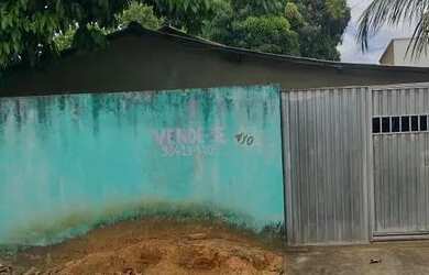 Imagem: A casa possui 3 Dormitórios, 2 Banheiros, 2 Vagas na garagem