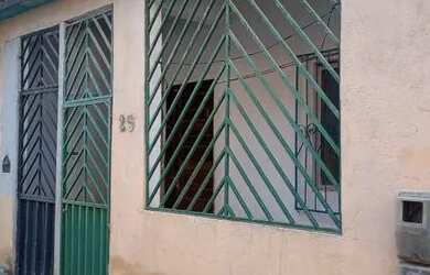 Imagem: A casa possui 2 Dormitórios, 1 Banheiro e está localizado