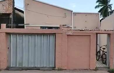 Imagem: A casa possui 3 Dormitórios, 2 Banheiros, 1 Vaga na garagem