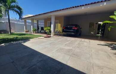 Imagem: A casa possui 4 Dormitórios, 5 Banheiros, 4 Vagas na garagem