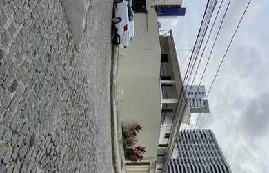 Imagem: A casa possui 4 Dormitórios, 3 Banheiros, 3 Vagas na garagem