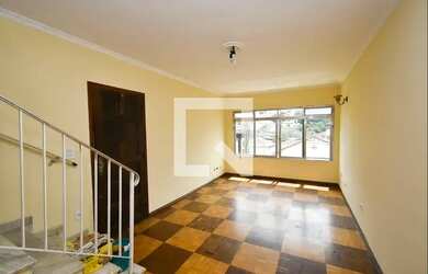 Imagem: A casa possui 3 Dormitórios, 4 Banheiros, 3 Vagas na garagem