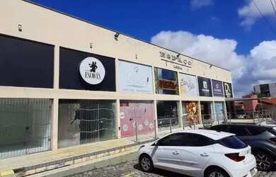 Imagem: O depósito possui 5 Vagas na garagem, 33m² de Área e está